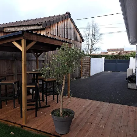 Du Port - Piscine Chauffee, Proche